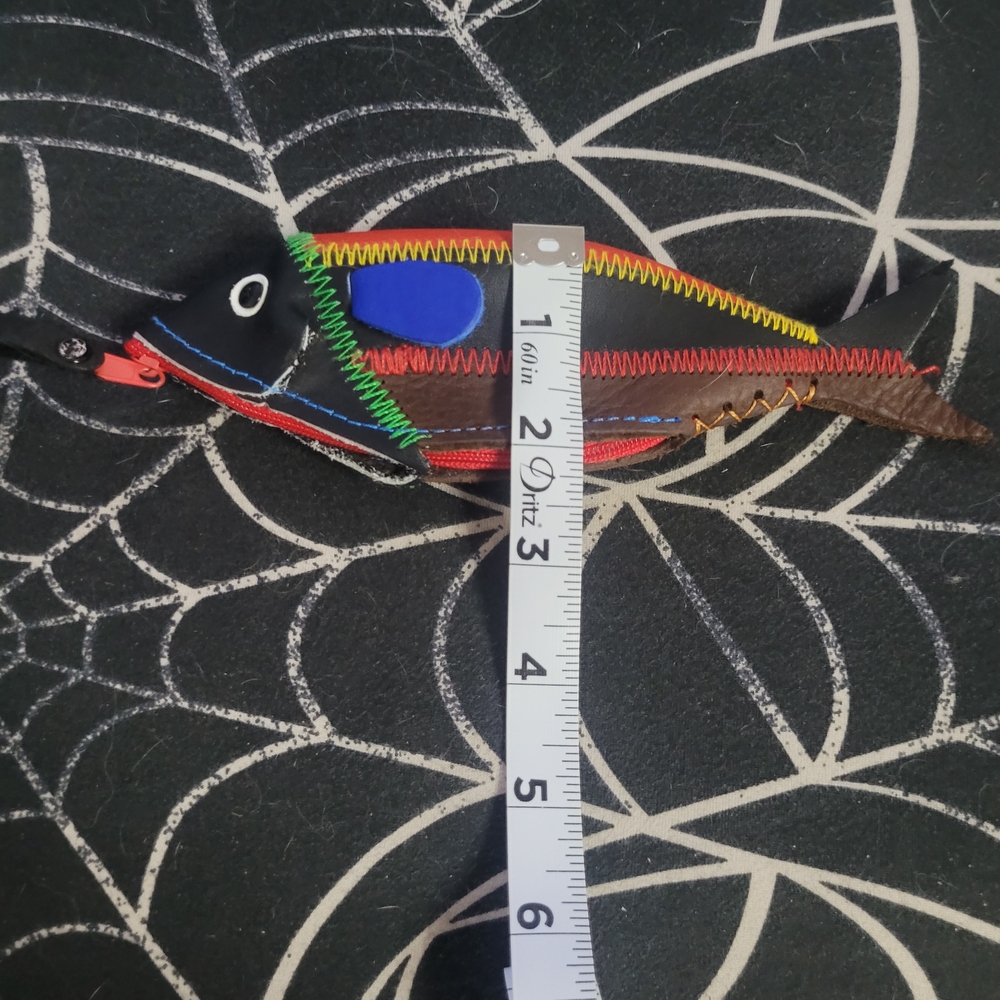 Vibrant Multicolor Fish Cojn Purse - Picture 2 of 7